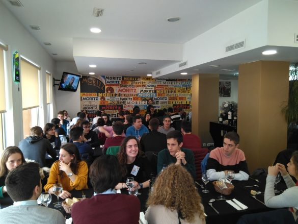 Momentos de la comida tras la prueba de la IXª Olimpiada de Geografía